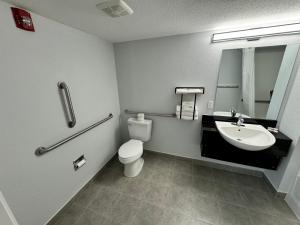 Koupelna v ubytování Motel 6 East Syracuse, NY - Airport