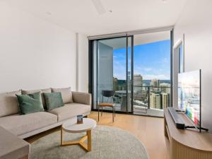 Ruang duduk di River and Ocean View Luxury 2BD Apt amazing Location