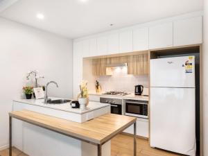 Köök või kööginurk majutusasutuses Simply stunning Riverside 1BR apt at Hamilton