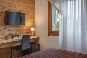 TV a/nebo společenská místnost v ubytování Piccolo Hotel Aurora