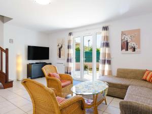 Χώρος καθιστικού στο Villa climatisée 4 pièces avec terrasse, WIFI, garage, proche de la plage, animaux acceptés - FR-1-409-81