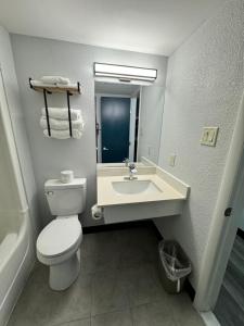 Koupelna v ubytování Motel 6 East Syracuse, NY - Airport