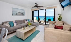 a living room with a couch and a table at Perfect vacation getaway,Ocean View,Wifi, Beach in Cancún