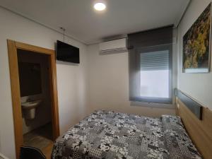 Postel nebo postele na pokoji v ubytování Hostal Rioja Condestable