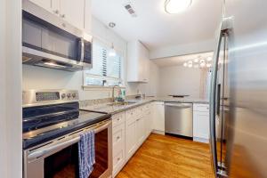 Gallery image of Maple Leaves - 30 Day Rental in Charleston