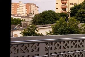 balkon z widokiem na miasto w obiekcie loft acogedor w mieście Barranquilla