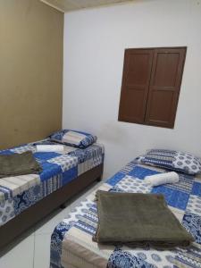 מיטה או מיטות בחדר ב-Casa Guriri perto da praia!