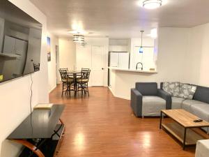 Χώρος καθιστικού στο Private room in Dallas near downtown