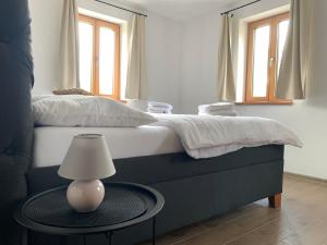 Un pat sau paturi într-o cameră la Podhradí Landštejn