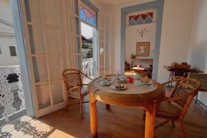 a dining room with a wooden table and chairs at Hotel Girassol da Serra in Santa Maria Madalena