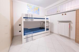 a small room with a bunk bed in it at Deluxe finestra sul lago in Bellano