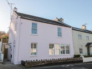a white house with black windows at The Old Stores Annexe in Lyme Regis