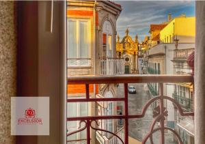 d'un balcon offrant une vue sur une rue de la ville. dans l'établissement Exclusivo no centro histórico, à Vila Real