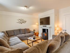 a living room with a couch and a fireplace at 6 bed in Cawsand 59006 in Kingsand