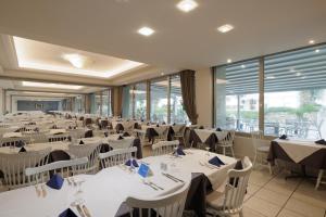 Restaurace v ubytování Elea Beach Hotel