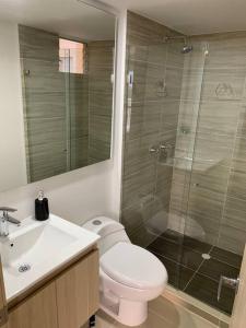 a bathroom with a toilet and a sink and a shower at Apartamento nuevo norte Cali in Cali