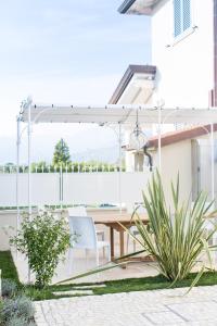 A balcony or terrace at Home by Massi
