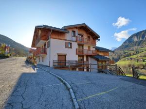 a house on the side of a road at Appartement Flumet, 3 pièces, 6 personnes - FR-1-505-109 in Flumet