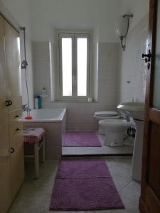 a bathroom with a tub and a toilet and a sink at CASA MARIA in Castel del Piano