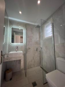 a bathroom with a shower and a sink at Trenta Nove Studios in Planos