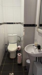 a bathroom with a toilet and a sink at RESIDENCE ABBAS in Yaoundé