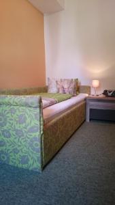 
Ein Bett oder Betten in einem Zimmer der Unterkunft Gasthof Krisplwirt
