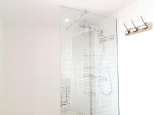 a bathroom with a shower with white tiles at Gîte charmant avec jardin au cœur du vignoble du Layon, proche Saumur, 9 couchages, vélos inclus - FR-1-622-19 in Aubigné +22 photos