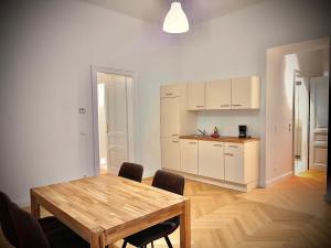 a kitchen and dining room with a table and chairs at Wiedner Apartments in Vienna