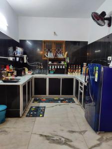 Unpack Hostel的厨房或小厨房