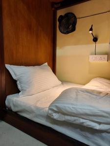 Unpack Hostel客房内的一张或多张床位