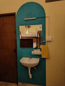 Unpack Hostel的一间浴室