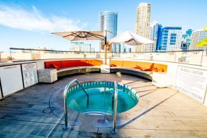 a hot tub on the roof of a building at Bay Views & Gaslamp/Little Italy/Convention 1BD in San Diego
