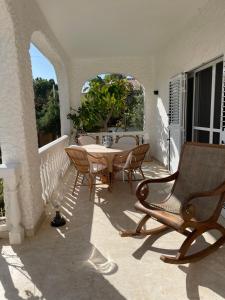 a patio with a table and chairs on a balcony at Chalet Las Brisas in Cullera