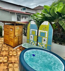 a backyard with a swimming pool and a house with a mural at La Cabaña de Victor in Olón