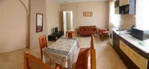 TV a/nebo společenská místnost v ubytování Orchidea Apartman Tata