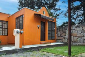 a small orange building with a face on it at Alojamiento cómodo: Casa ideal in Morelia