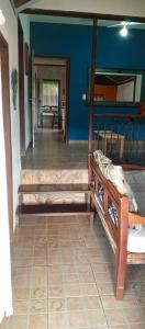 1 dormitorio con litera y escalera en casas temporada em Tiradentes do mazinho en Tiradentes