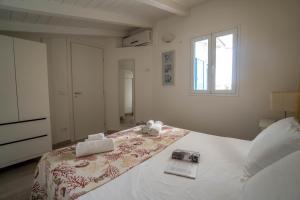 En eller flere senge i et værelse på CapoSud - Appartamento Sottovento
