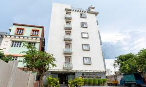 a tall white building with windows at Treebo Fortune Gateway in Bangalore