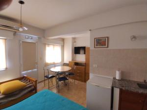 a living room with a kitchen and a table in a room at Center Studio pax 3 apartamento in Trelew