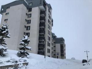 Zdjęcie z galerii obiektu Appartement cosy rénové à Tignes, proche des pistes, balcon, wifi - FR-1-641-13 w mieście Tignes