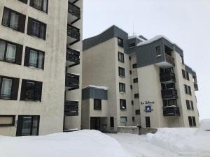 Zdjęcie z galerii obiektu Appartement cosy rénové à Tignes, proche des pistes, balcon, wifi - FR-1-641-13 w mieście Tignes