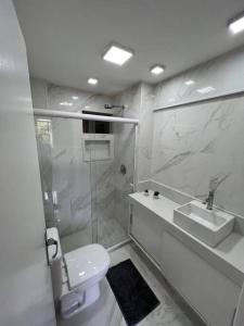 a bathroom with a toilet and a sink and a shower at Melhor Localização! Botafogo-URCA in Rio de Janeiro