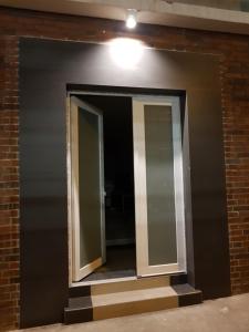 a mirror on the side of a brick wall at SPA industrial Loft in einem ehemaligen Umspannwerk in Essen