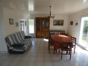Fotografia z galérie ubytovania Maison 2 ch, 6 pers, plage à 700m, animaux acceptés, jardin clos - Notre Dame-de-Monts - FR-1-540-182 v destinácii Notre-Dame-de-Monts