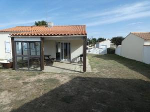 Fotografia z galérie ubytovania Maison 2 ch, 6 pers, plage à 700m, animaux acceptés, jardin clos - Notre Dame-de-Monts - FR-1-540-182 v destinácii Notre-Dame-de-Monts