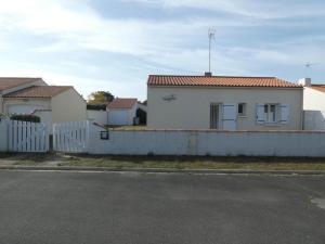 Fotografia z galérie ubytovania Maison 2 ch, 6 pers, plage à 700m, animaux acceptés, jardin clos - Notre Dame-de-Monts - FR-1-540-182 v destinácii Notre-Dame-de-Monts