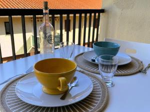 Nápoje v ubytovaní Studio avec Terrasse et Parking à 300m de la Plage - Résidence Privée à Collioure - FR-1-309-372