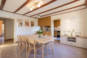 Köök või kööginurk majutusasutuses Chalet Seehus Iseltwald