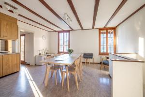 Köök või kööginurk majutusasutuses Chalet Seehus Iseltwald